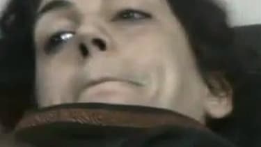 La journaliste française Edith Bouvier, blessée le 22 février lors des bombardements de Homs (Syrie), est arrivée saine et sauve au Liban voisin, rapportent un témoin et d'autres sources. /Image TV diffusée le 23 février 2012/REUTERS TV/You Tube