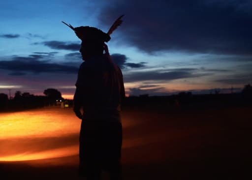 Un membre de la tribu Kayapo après un discours du cacique Raoni dans le village de Piaracu, près de Sao Jose do Xingu, État du Mato Grosso, Brésil, le 17 janvier 2020 Un membre de la tribu Kayapo après un discours du cacique Raoni dans le village de Piaracu, près de Sao Jose do Xingu, État du Mato Grosso, Brésil, le 17 janvier 2020