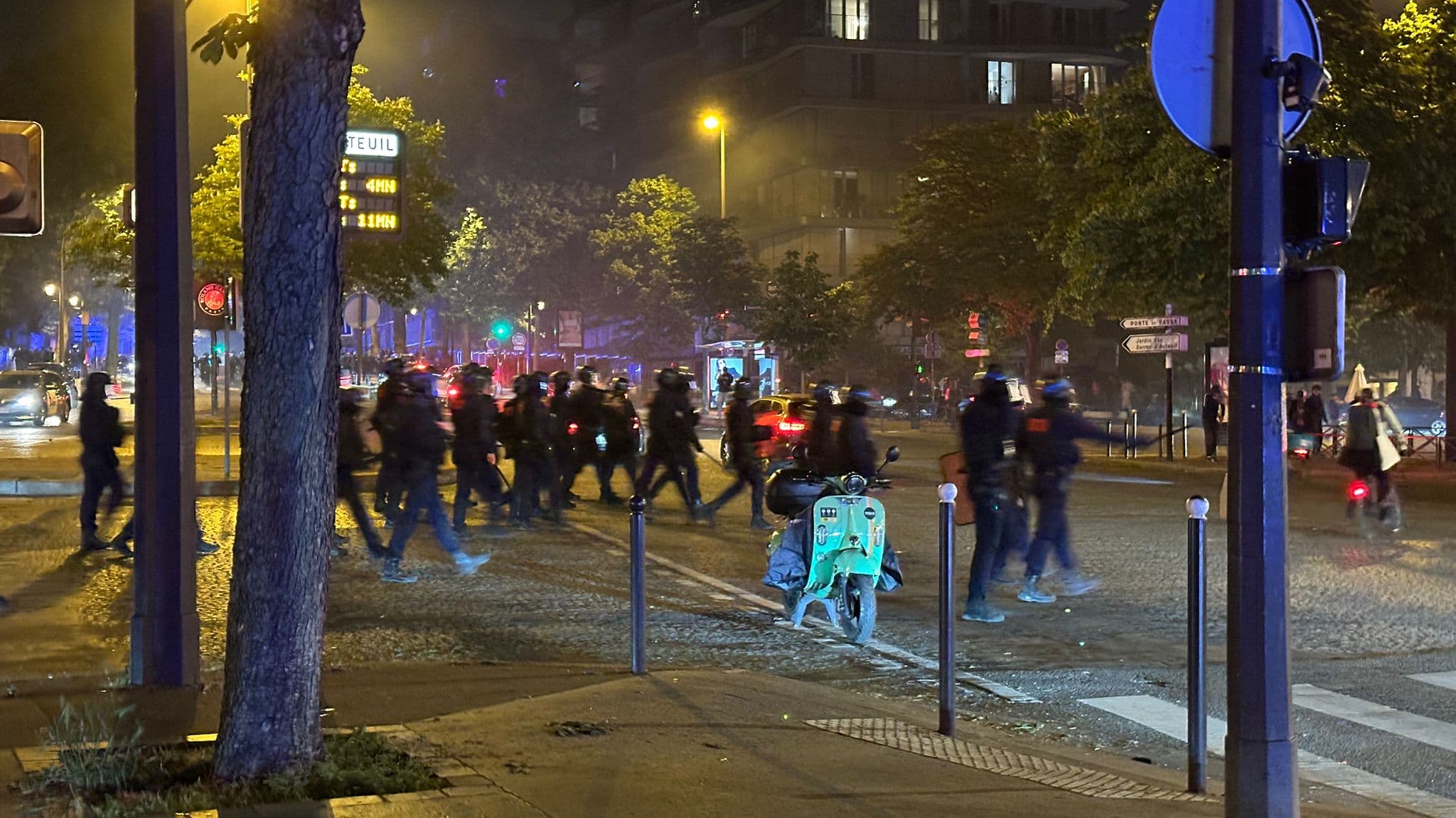 Les forces de l'ordre déployées dans les rues autour du Parc des Princes après la qualification du PSG pour la finale de la Ligue des champions, 7 mai 2025 Les forces de l'ordre déployées dans les rues autour du Parc des Princes après la qualification du PSG pour la finale de la Ligue des champions, 7 mai 2025