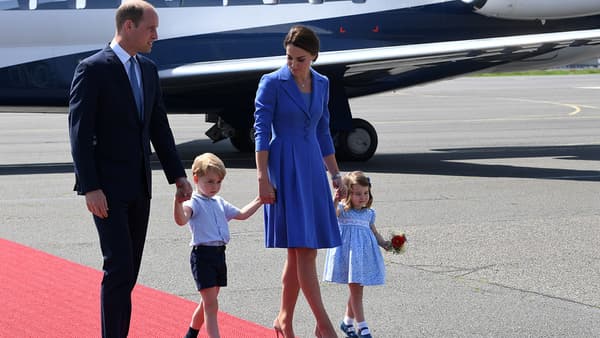 Le prince William, Kate et leurs enfants George et Charlotte lors de leur arrivée en Allemagne le 19 juillet 2017
