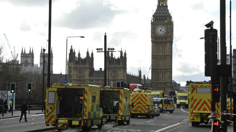 Les secours sur le pont de Westminster à Londres