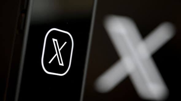 Le réseau social X (ex-Twitter) sur un smartphone.