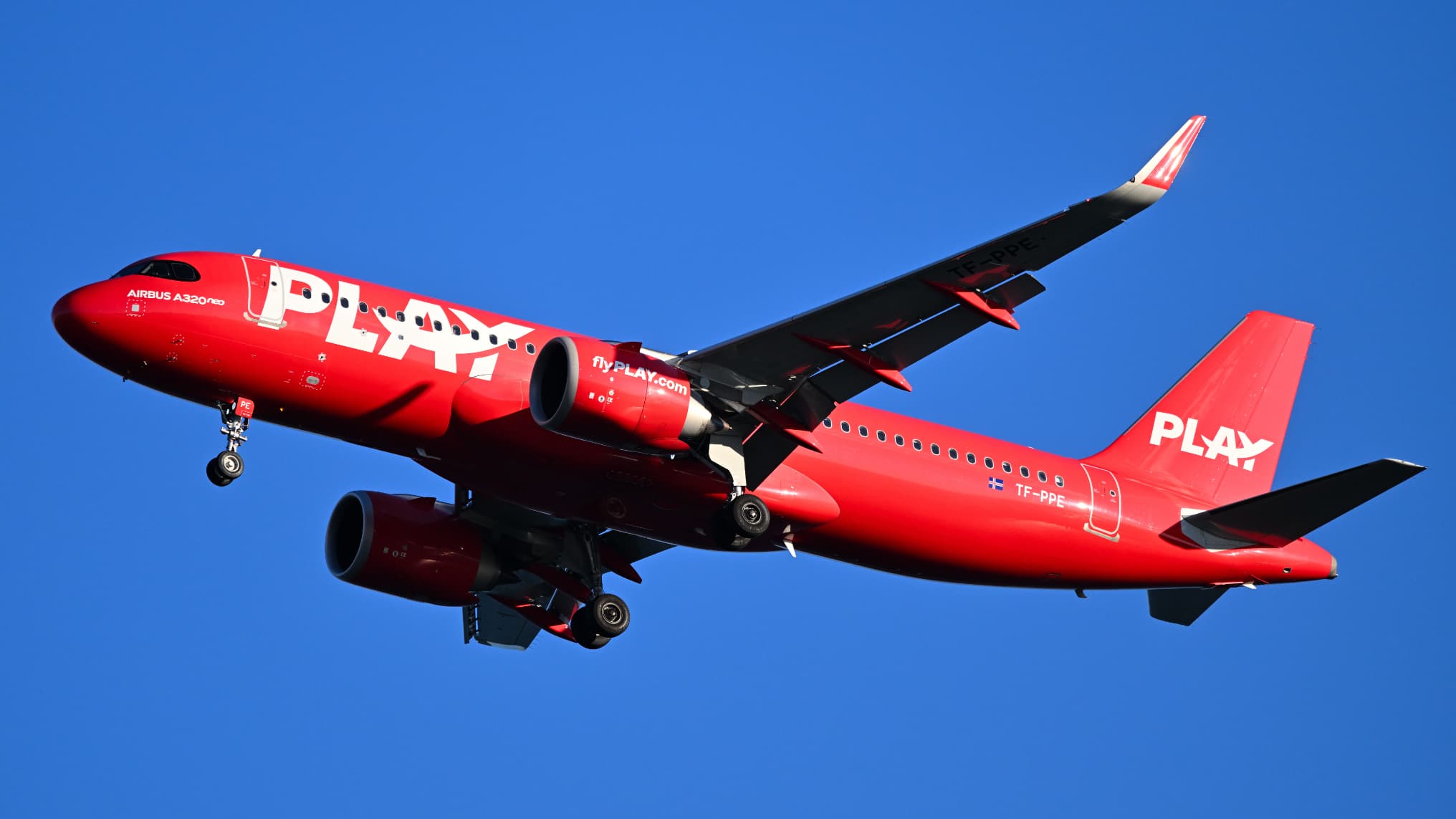 DES MILLIERS DE PASSAGERS BLOQUÉS: LA COMPAGNIE LOW-COST PLAY AIRLINES CESSE "IMMÉDIATEMENT" SES ACTIVITÉS, SES AVIONS RESTENT CLOUÉS AU SOL