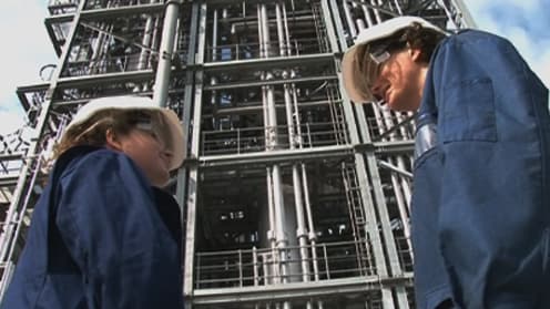 La centrale thermique du Havre expérimente un dispositif pour capter le CO2 de ses rejets atmosphériques.