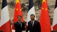 Les présidents français Emmanuel Macron (g) et chinois Xi Jinping au Palais du Peuple, le 6 avril 2023 à Pékin