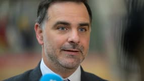 Le ministre délégué au Commerce extérieur et aux Français de l'étranger, Laurent Saint-Martin, s'adresse aux médias en Belgique, le 14 juillet 2025