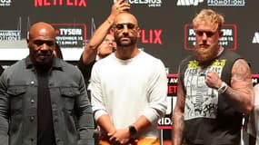 Mike Tyson et Jake Paul prennent la pose avant leur combat, novembre 2024