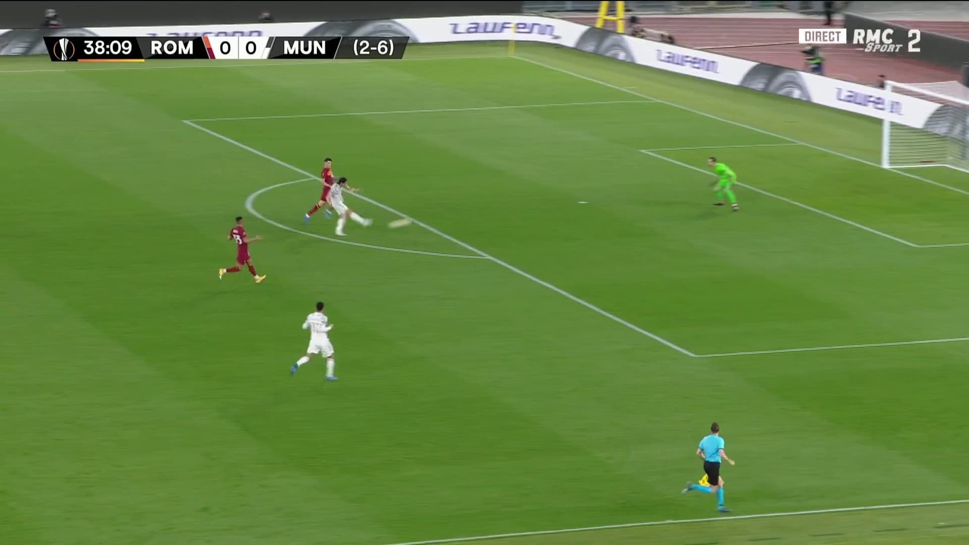 Le but de Cavani lors de Roma-Man United Le but de Cavani lors de Roma-Man United