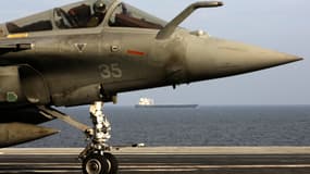 Train avant renforcé et logo d'éjectin gris et non pas rouge pour le Rafale Marine