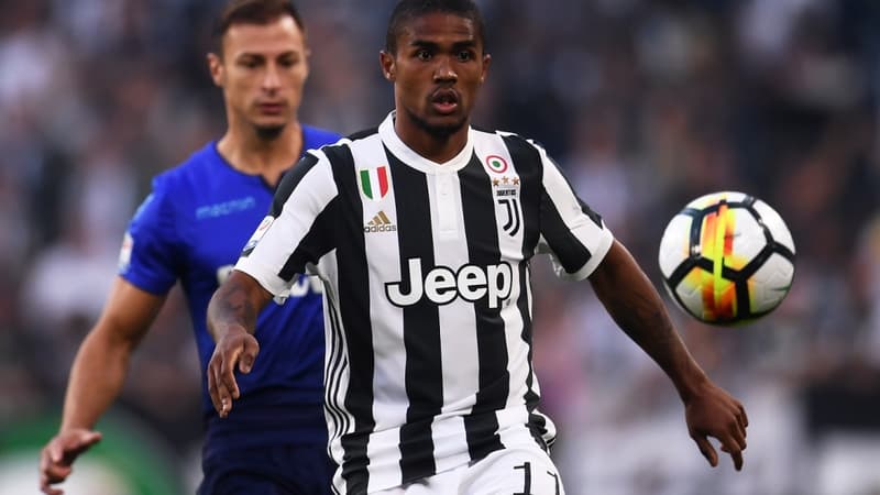 Douglas Costa.