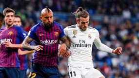 Arturo Vidal au duel avec Gareth Bale lors du clasico Real-Barça (0-1), le 2 mars 2019 en Liga