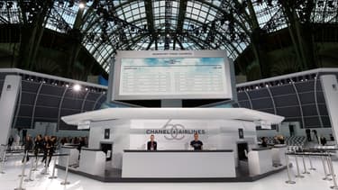 Pour présenter son vestiaire printemps-été 2016, Chanel avait conçu un décor d'aéroport sous le dôme de verre du Grand Palais.