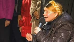 Ioulia Timochenko s'exprimant face à la foule, place Maïdan à Kiev