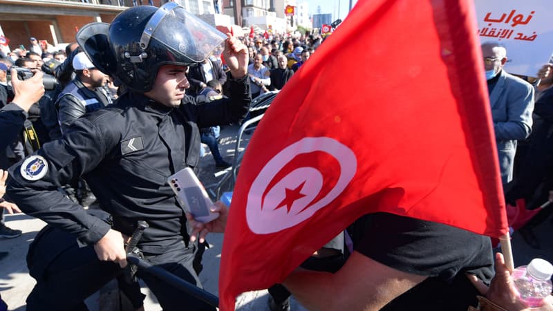 Des manifestants à Tunis le 14 novembre 2021