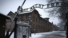 Entrée de l'ancien camp de concentration nazi Auschwitz-Birkenau, à Oswiecim, en Pologne.