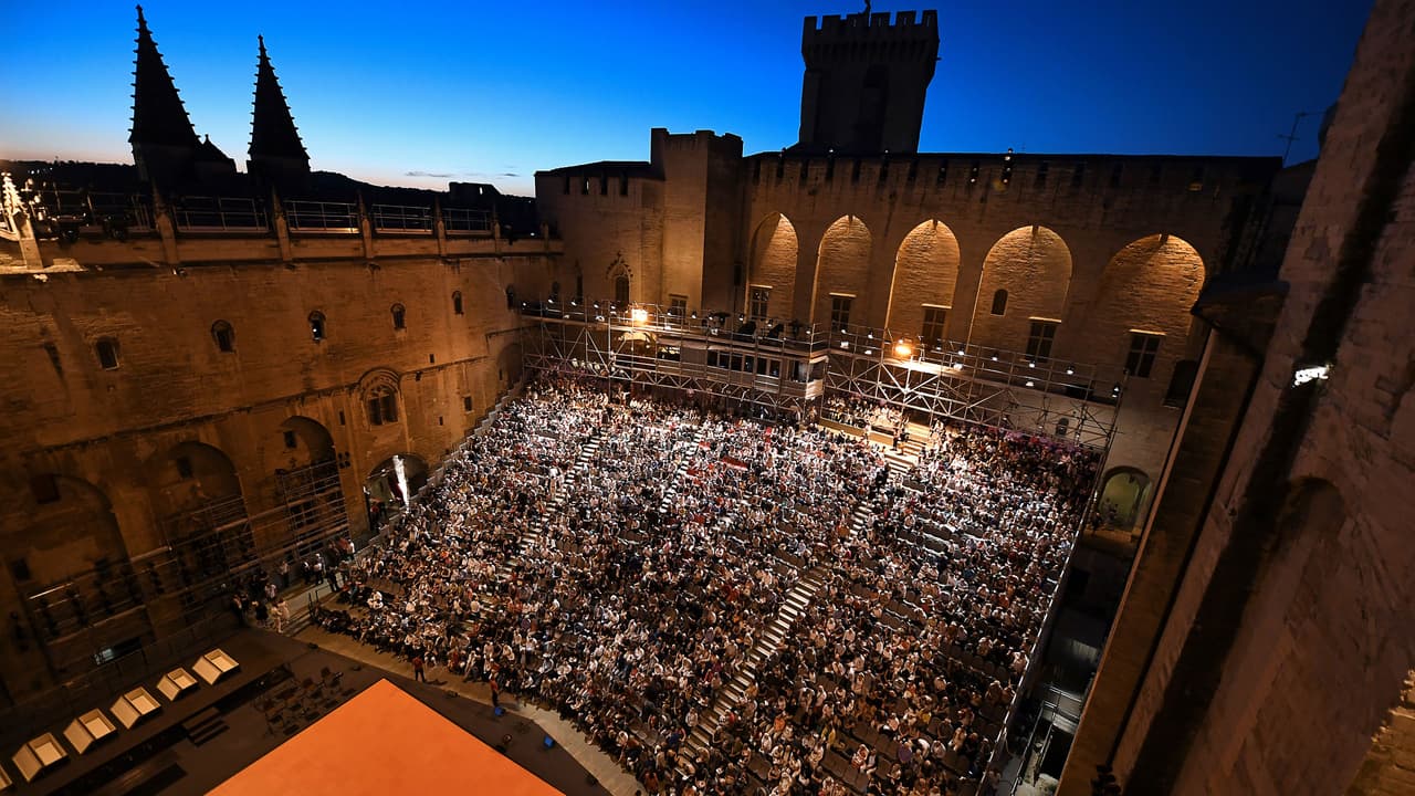 Le Masque Et La Plume 31 Juillet 2022 Festival d'Avignon: masque obligatoire dans le centre-ville mais pas de