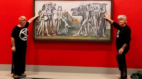 Les deux militants ont collé leurs mains sir un tableau de Picasso, le 9 octobre 2022 
