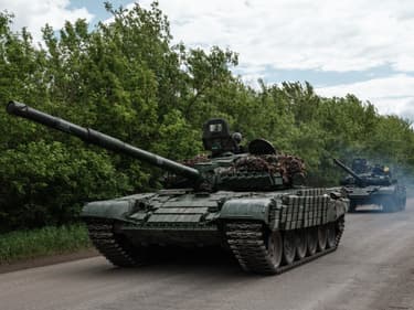 Un tank des forces de Kiev, près de la ville de Bakhmut, à l'est de l'Ukraine, dimanche 15 mai 2022