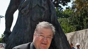 Le président de la région Languedoc-Roussillon, Georges Frêche, a défendu l'installation à Montpellier de statues de "grands hommes politiques du XXe siècle", parmi lesquels Lénine et Mao. Les cinq premières statues hautes de 3,3m - Jean Jaurès, Winston C