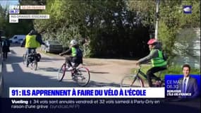 Essonne: des enfants apprennent à faire du vélo à l'école