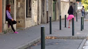 Des prostituées dans une rue de Toulouse. Amnesty international veut désormais faire campagne pour la dépénalisation de la prostitution et du proxénitisme.