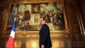 L'opération reconquête de l'opinion entreprise par François Hollande a mal débuté lors d'un déplacement de deux jours à Dijon, où le chef de l'Etat a été interpellé et où peu d'habitants ont pu l'approcher. /Photo prise le 12 mars 2013/REUTERS/Philippe Wo