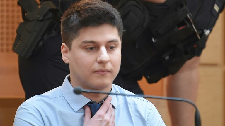 Le chilien Nicolas Zepeda au premier jour de son procès, au palais de justice de Besançon, le 29 mars 2022