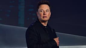 Elon Musk, patron de Tesla, a fait plonger le cours de l'action après plusieurs tweets déconcertants.
