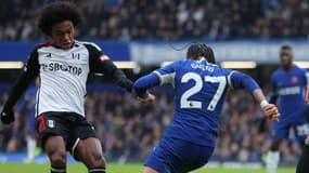 Malo Gusto face à Willian lors de Chelsea-Fulham, le 13 janvier 2024.