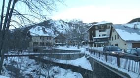 Le village d'Entraunes, près duquel quatre skieurs ont été emportés par une avalanche. 