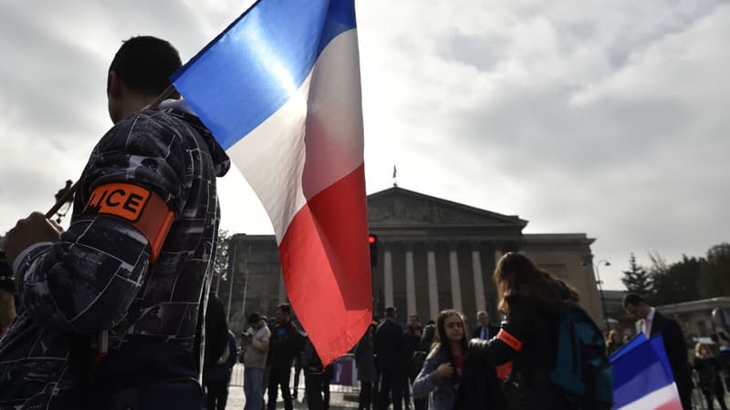 Une manifestation de policiers devant l'Assemblée nationale à Paris le 26 octobre 2016