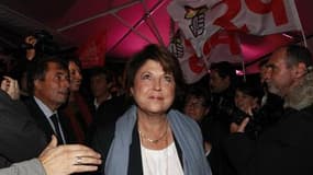 Martine Aubry a déclaré mardi qu'elle ne changerait pas pour pour satisfaire aux exigences d'Arnaud Montebourg, mais a souligné partager plusieurs des thèmes de campagne du chantre de la démondialisation. /Photo prise le 9 octobre 2011/REUTERS/Pascal Ross