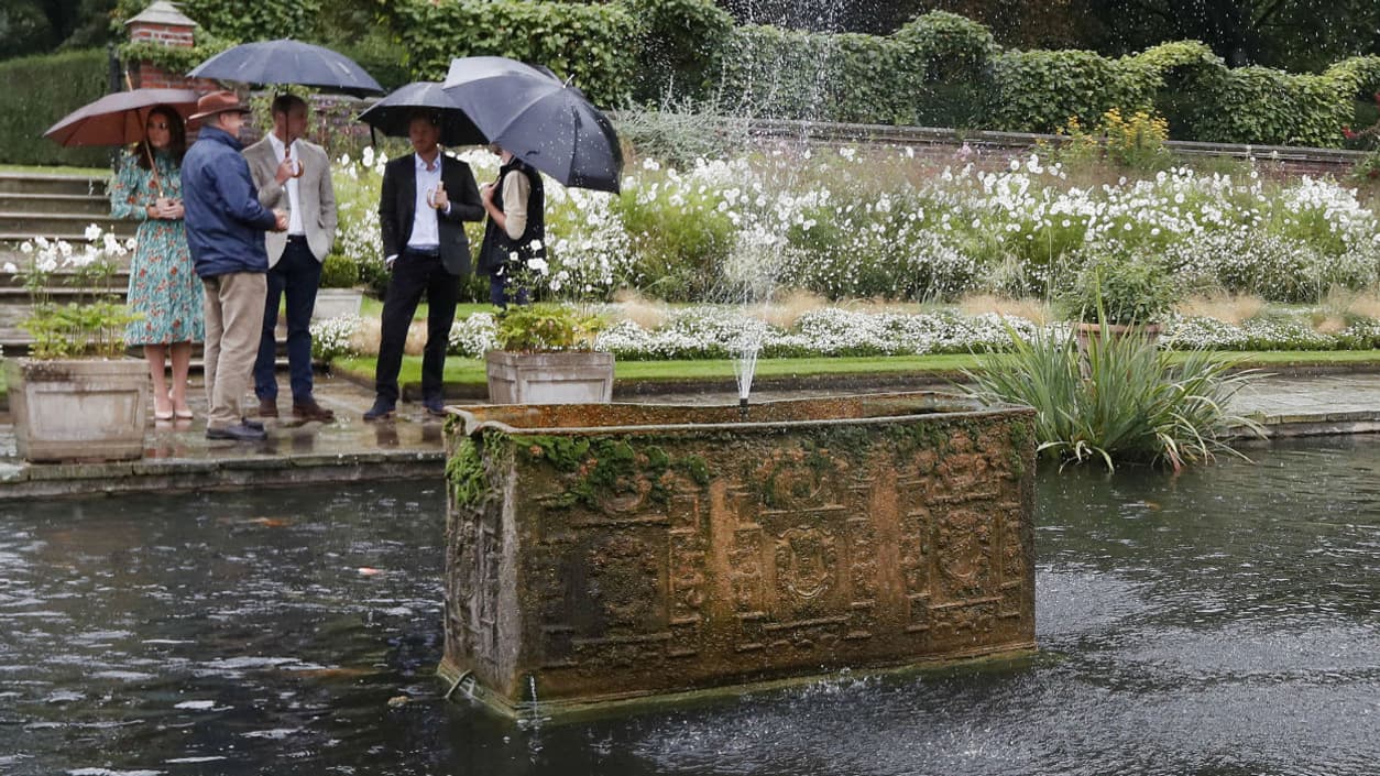 Kate Middleton, le prince William et le prince Harry dans les jardins de Kensington Palace, le 30 août 2017 Kate Middleton, le prince William et le prince Harry dans les jardins de Kensington Palace, le 30 août 2017