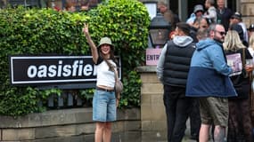 Des fans du groupe Oasis à Edinburgh en Ecosse le 8 août 2025. 