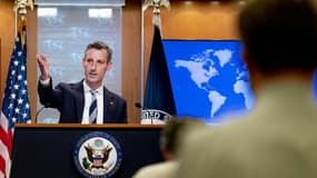 Le porte-parole du Département d'Etat, Ned Price, lors de sa conférence de presse à Washington, le 28 février 2022.