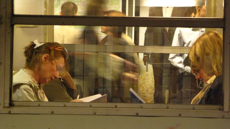 Les conversations à haute voix, les ronfleurs, les gens en chaussettes, les sandwichs... Ce sont les bruits et les odeurs qui irritent le plus les voyageurs dans les trains