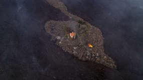 Une maison a miraculeusement été épargnée par les coulées de lave aux Canaries. 