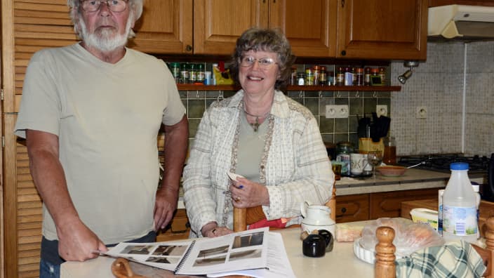 John et Faith Dyson ce mardi 19 août dans leur maison de Brugairolles, dont les ouvertures ont été obstruées la semaine dernière par leurs voisins.