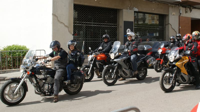 Motards en balade. (Illustration)