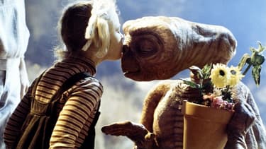 E.T. l'extraterrestre de Steven Spielberg a été retouché numériquement.
