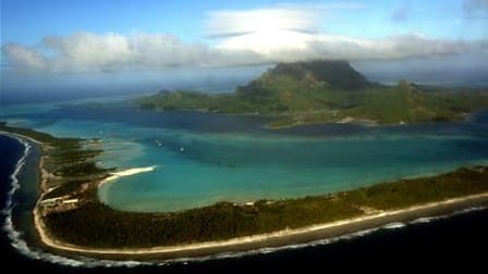 L'alerte au tsunami après le violent séisme qui a frappé vendredi le Japon a été étendue aux collectivités territoriales françaises du Pacifique: la Polynésie française (photo), Wallis et Futuna et la Nouvelle Calédonie. /Photo d'archives/REUTERS