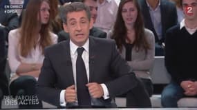 Nicolas Sarkozy sur le plateau de Des paroles et des actes.