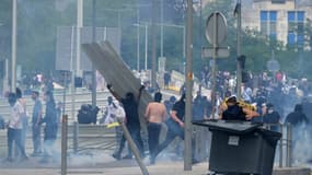 Heurts entre manifestants et policiers à l'issue d'une marche blanche en hommage à Nahel, le 29 juin 2023 à Nanterre, dans les Hauts-de-Seine