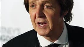 L'ancien Beatle Paul McCartney va se marier dimanche avec Nancy Shevell à Londres, rapporte samedi la presse à sensation britannique. Le Daily Mirror et le Sun indiquent que McCartney et Shevell doivent se marier au Marylebone Register office de Londres d