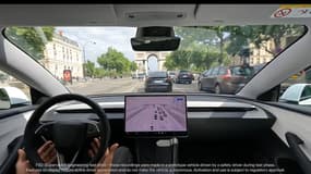 Tesla fait une démonstration de son pilote automatique sur le rond-point de l'Étoile à Paris (photo d'illustration).