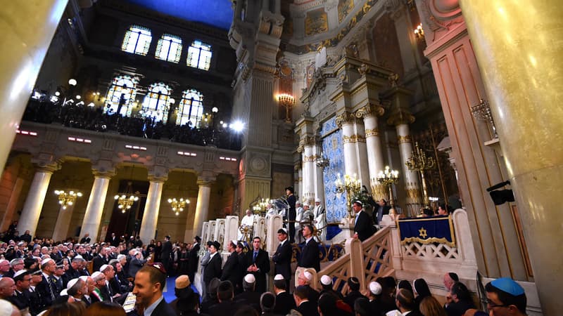 Le pape François à la synagogue de Rome le 17 janvier 2016