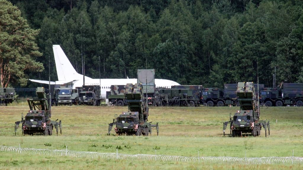 Les systèmes de défense aérienne à longue portée Patriot des forces armées allemandes déployés à l'aéroport de Vilnius avant le sommet de l'Otan à Vilnius, en Lituanie, le 7 juillet 2023.