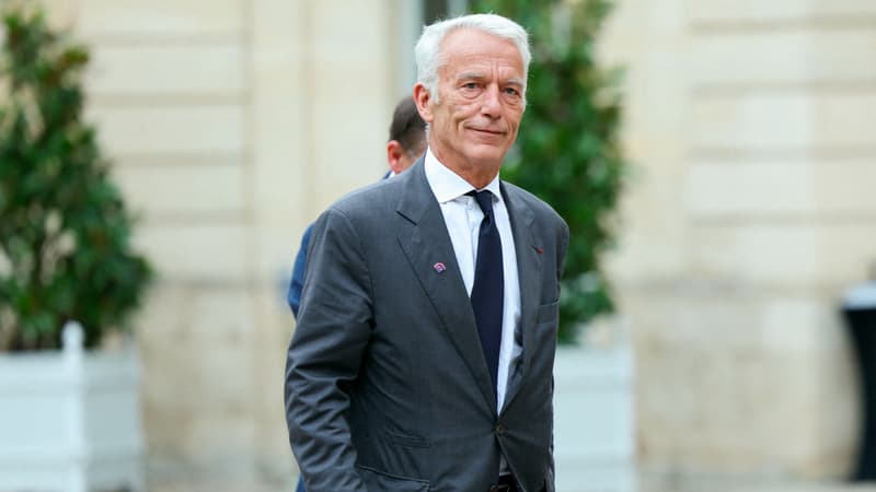 Négociations avec les syndicats: le patron du Medef ne veut pas discuter des retraites du public