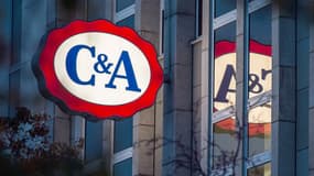 Enseigne d'un magasin C&A, à Düsseldorf (Allemagne). 
