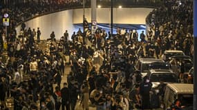 Des manifestants pro-démocratie devant l'Université polytechnique de Hong Kong.